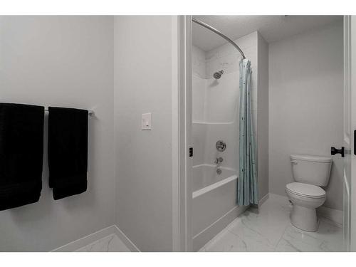 154 Cranbrook Cove, Calgary, AB - Indoor Photo Showing Bathroom