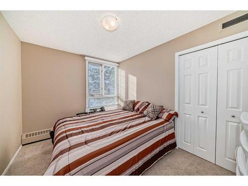 217-2425 90 Avenue Sw, Calgary, AB - Indoor Photo Showing Bedroom