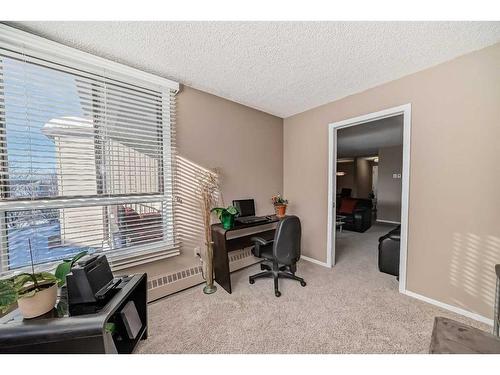 217-2425 90 Avenue Sw, Calgary, AB - Indoor