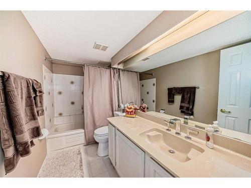 217-2425 90 Avenue Sw, Calgary, AB - Indoor Photo Showing Bathroom