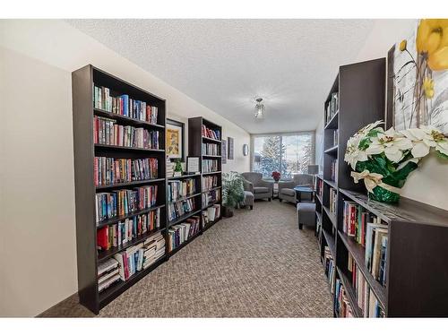 217-2425 90 Avenue Sw, Calgary, AB - Indoor