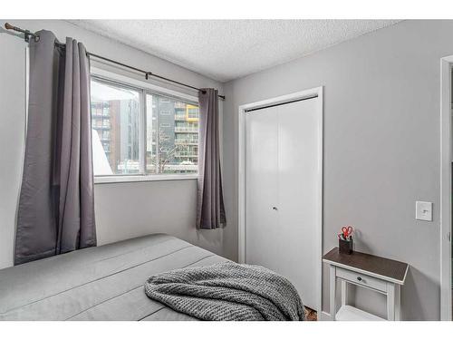 6-1032 1 Avenue Nw, Calgary, AB - Indoor Photo Showing Bedroom