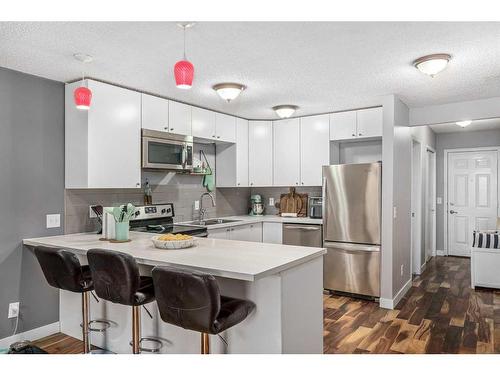 6-1032 1 Avenue Nw, Calgary, AB - Indoor Photo Showing Kitchen