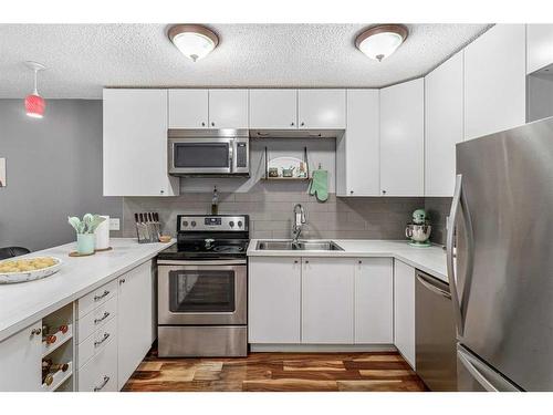 6-1032 1 Avenue Nw, Calgary, AB - Indoor Photo Showing Kitchen With Double Sink