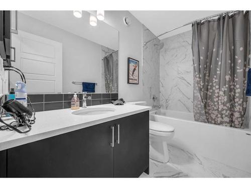 28 Cornerbrook Road Ne, Calgary, AB - Indoor Photo Showing Bathroom