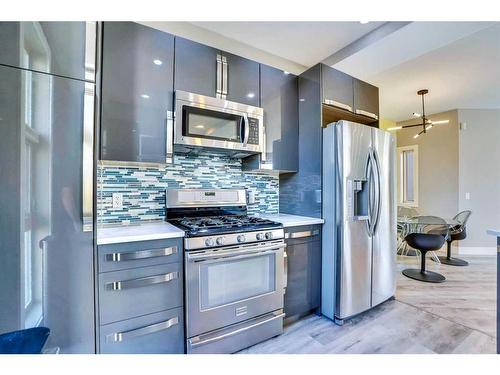 4735 17 Avenue Nw, Calgary, AB - Indoor Photo Showing Kitchen With Stainless Steel Kitchen With Upgraded Kitchen