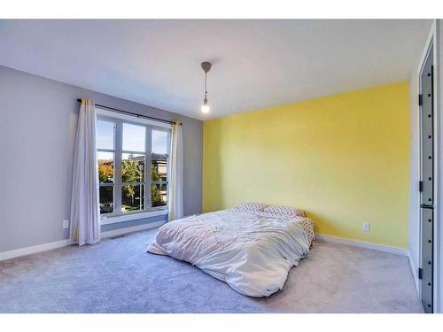 4735 17 Avenue Nw, Calgary, AB - Indoor Photo Showing Bedroom