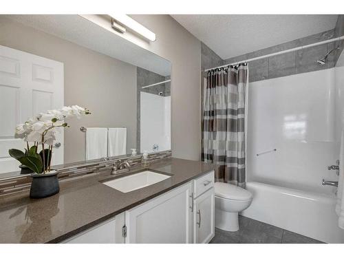 138 Riverglen Drive Se, Calgary, AB - Indoor Photo Showing Bathroom