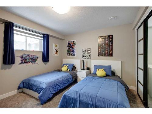 138 Riverglen Drive Se, Calgary, AB - Indoor Photo Showing Bedroom