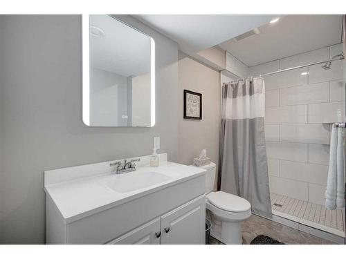 138 Riverglen Drive Se, Calgary, AB - Indoor Photo Showing Bathroom