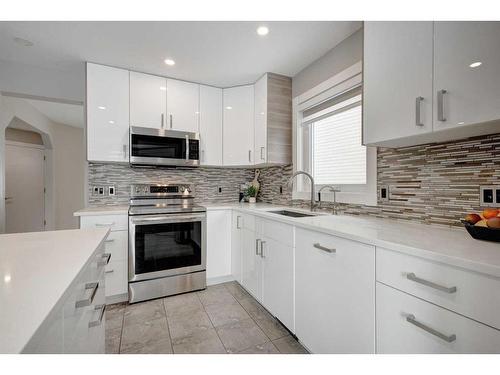 138 Riverglen Drive Se, Calgary, AB - Indoor Photo Showing Kitchen With Upgraded Kitchen