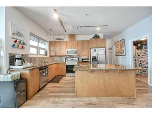 3305-210 15 Avenue Se, Calgary, AB - Indoor Photo Showing Kitchen