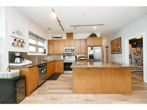 3305-210 15 Avenue Se, Calgary, AB - Indoor Photo Showing Kitchen