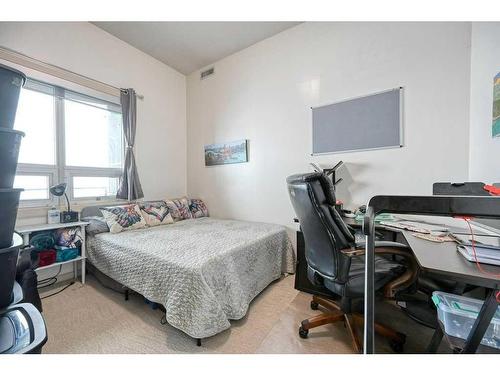 3305-210 15 Avenue Se, Calgary, AB - Indoor Photo Showing Bedroom