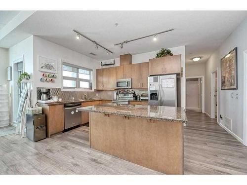 3305-210 15 Avenue Se, Calgary, AB - Indoor Photo Showing Kitchen