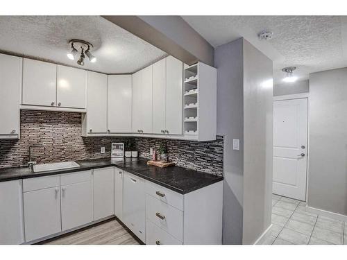 3-310 22 Avenue Sw, Calgary, AB - Indoor Photo Showing Kitchen