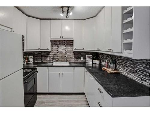 3-310 22 Avenue Sw, Calgary, AB - Indoor Photo Showing Kitchen