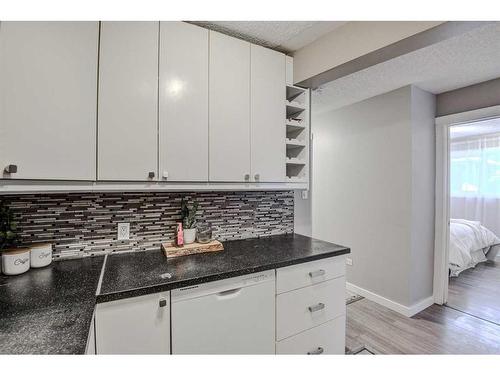 3-310 22 Avenue Sw, Calgary, AB - Indoor Photo Showing Kitchen