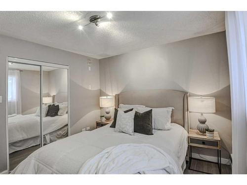 3-310 22 Avenue Sw, Calgary, AB - Indoor Photo Showing Bedroom