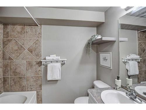 3-310 22 Avenue Sw, Calgary, AB - Indoor Photo Showing Bathroom