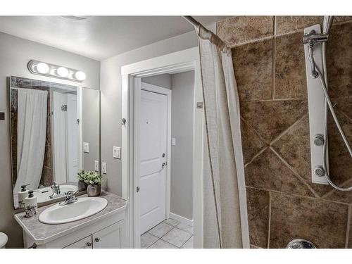 3-310 22 Avenue Sw, Calgary, AB - Indoor Photo Showing Bathroom