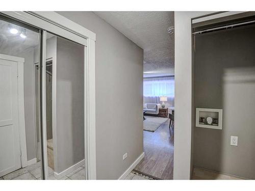 3-310 22 Avenue Sw, Calgary, AB - Indoor Photo Showing Other Room