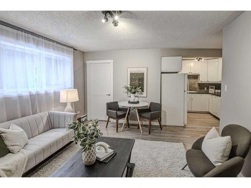 3-310 22 Avenue Sw, Calgary, AB - Indoor Photo Showing Living Room