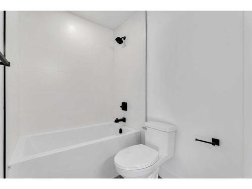 43 North Bridges Garden, Langdon, AB - Indoor Photo Showing Bathroom