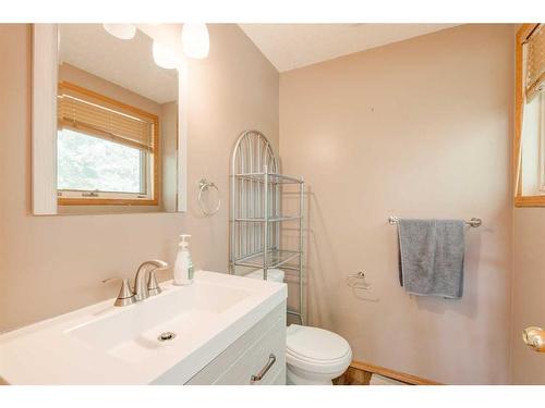 612 Main Street, Diamond Valley, AB - Indoor Photo Showing Bathroom