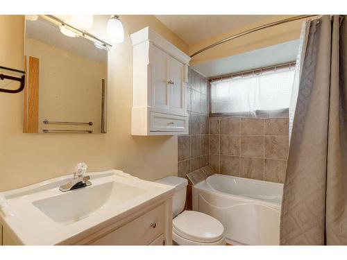 612 Main Street, Diamond Valley, AB - Indoor Photo Showing Bathroom