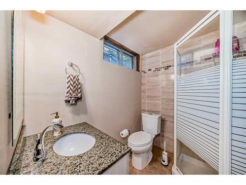 7611 Farrell Road Se, Calgary, AB - Indoor Photo Showing Bathroom