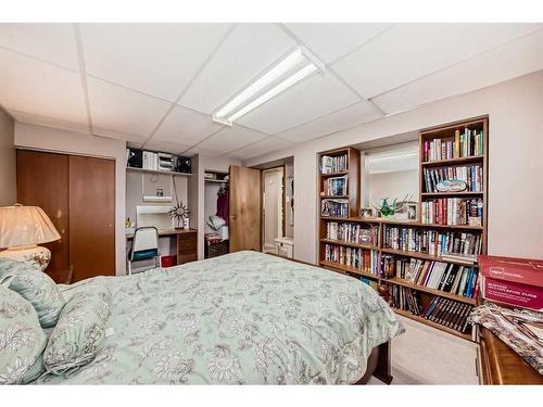 7611 Farrell Road Se, Calgary, AB - Indoor Photo Showing Bedroom