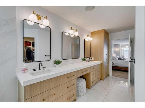 432 Discovery Ridge Bay Sw, Calgary, AB - Indoor Photo Showing Bathroom