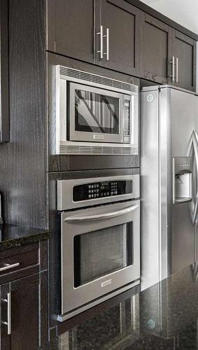 2423 33 Street Sw, Calgary, AB - Indoor Photo Showing Kitchen With Stainless Steel Kitchen