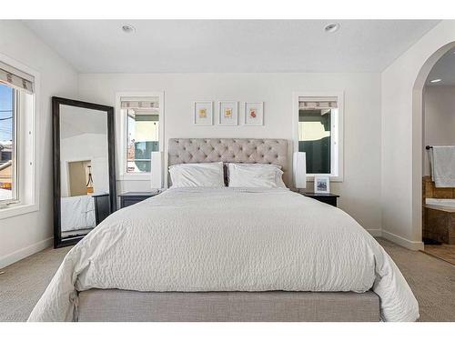 2423 33 Street Sw, Calgary, AB - Indoor Photo Showing Bedroom