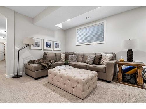 2423 33 Street Sw, Calgary, AB - Indoor Photo Showing Living Room