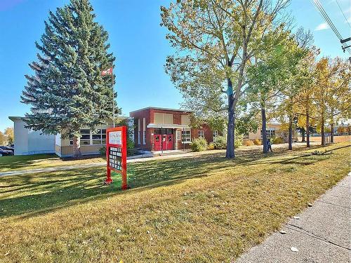 2423 33 Street Sw, Calgary, AB - Outdoor