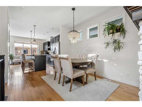 2423 33 Street Sw, Calgary, AB - Indoor Photo Showing Dining Room