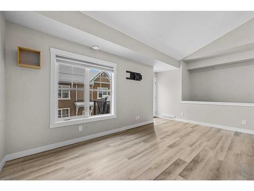 1005 Cranbrook Walk Se, Calgary, AB - Indoor Photo Showing Other Room