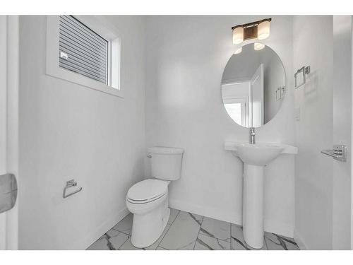 604 Dawson Drive, Chestermere, AB - Indoor Photo Showing Bathroom