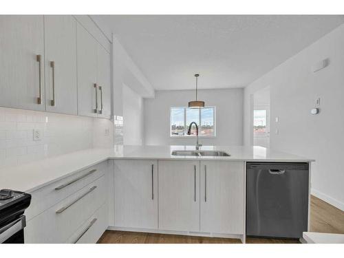 604 Dawson Drive, Chestermere, AB - Indoor Photo Showing Kitchen With Double Sink With Upgraded Kitchen