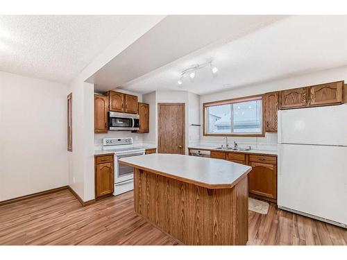 489 Country Hills Drive Nw, Calgary, AB - Indoor Photo Showing Kitchen