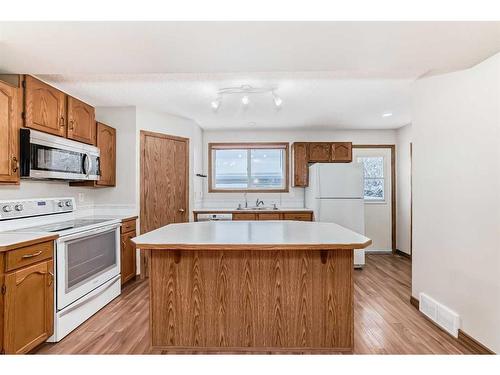 489 Country Hills Drive Nw, Calgary, AB - Indoor Photo Showing Kitchen