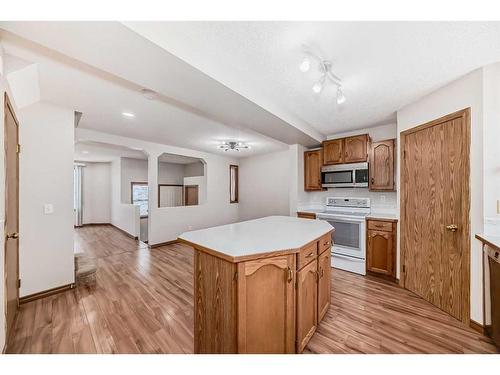 489 Country Hills Drive Nw, Calgary, AB - Indoor Photo Showing Kitchen