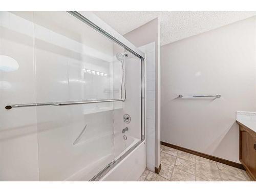 489 Country Hills Drive Nw, Calgary, AB - Indoor Photo Showing Bathroom