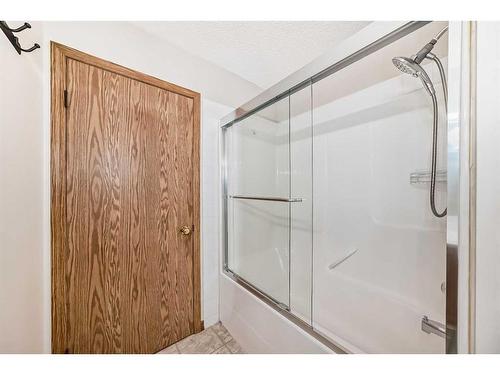 489 Country Hills Drive Nw, Calgary, AB - Indoor Photo Showing Bathroom