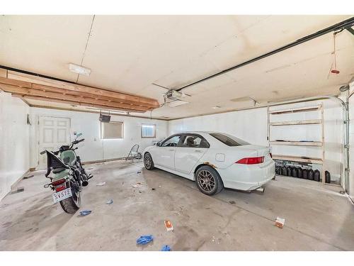 489 Country Hills Drive Nw, Calgary, AB - Indoor Photo Showing Garage