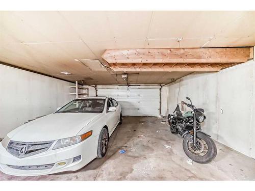 489 Country Hills Drive Nw, Calgary, AB - Indoor Photo Showing Garage