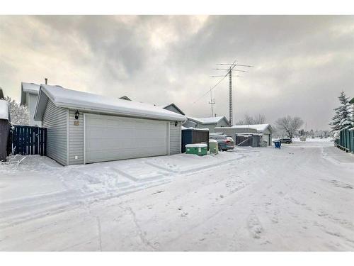 489 Country Hills Drive Nw, Calgary, AB - Outdoor