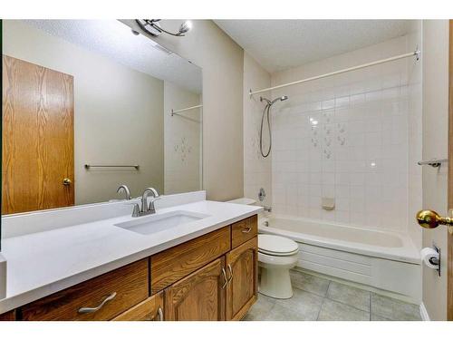 53 Shawnee Rise Sw, Calgary, AB - Indoor Photo Showing Bathroom